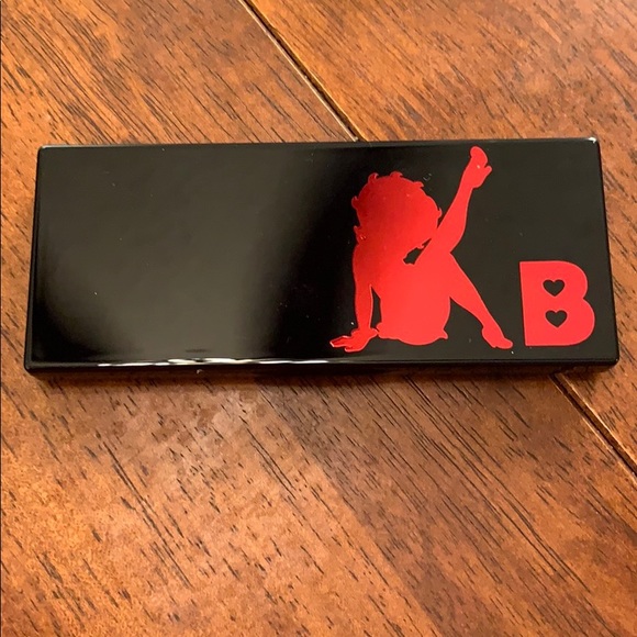 Betty Boop Check to Check Blush Palette - Picture 2 of 4